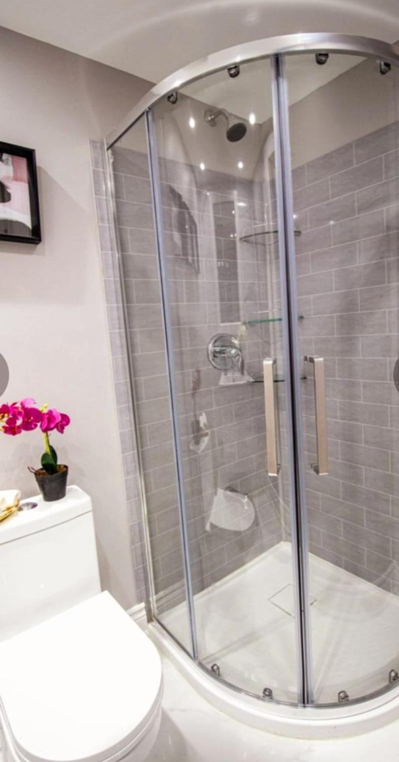 Homestay Private Master Bedroom Lower Level Brampton